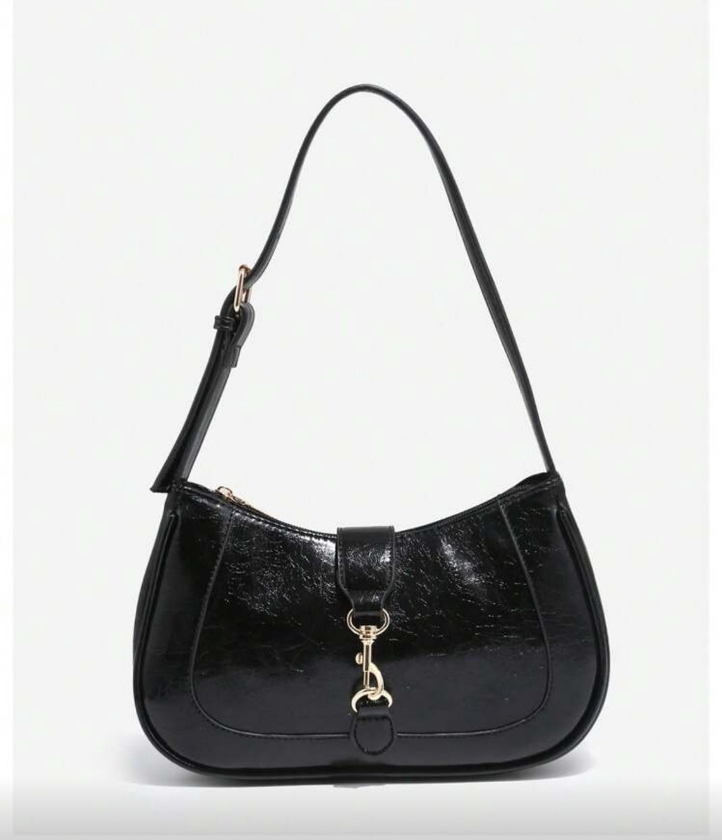Zwart tas - schoudertas - zwarte schoudertas - schoudertas met gesp - schoudertas lak - lak tas - zwarte lak tas - handtas - tas - schoudertas dames - schoudertassen - statement tas - shoulderbag - hobo tas - schoudertas