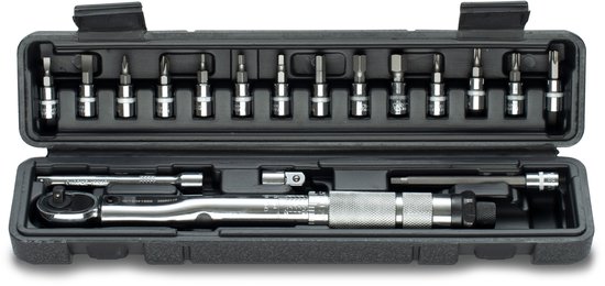 Open zwarte koffer met zilverkleurige momentsleutel en 14 bitjes.