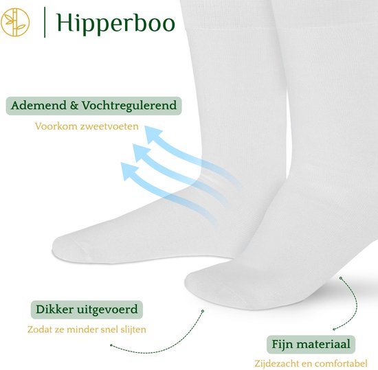 Twee witte Hipperboo bamboesokken met pijlen die ademend & vochtregulerend aanduiden. "Fijn materiaal".