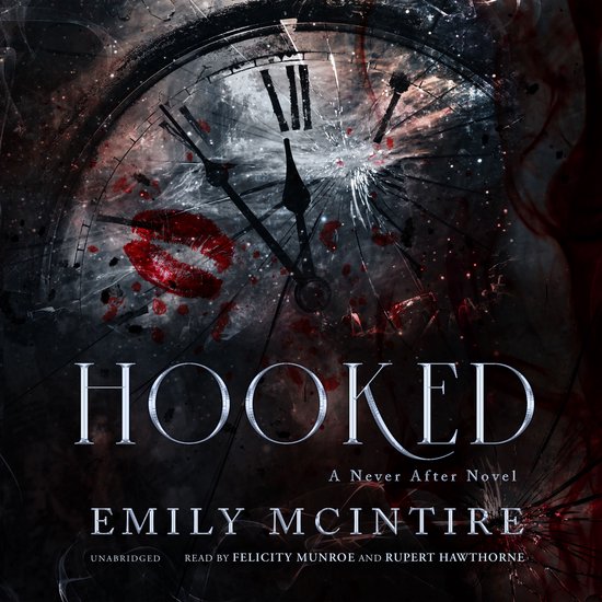 Boekhoes van 'Hooked' door Emily McIntire, met een gebroken klok, rode lippenstiftafdrukken en bloed. Unabridged.