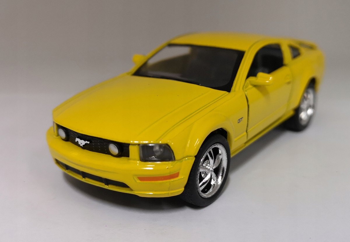 Kinsmart Ford Mustang GT 1:38 Metal Model Auto - Geel