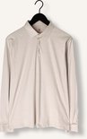 Lichtbeige longsleeve poloshirt van Desoto, hangend aan een zwarte kledinghanger.