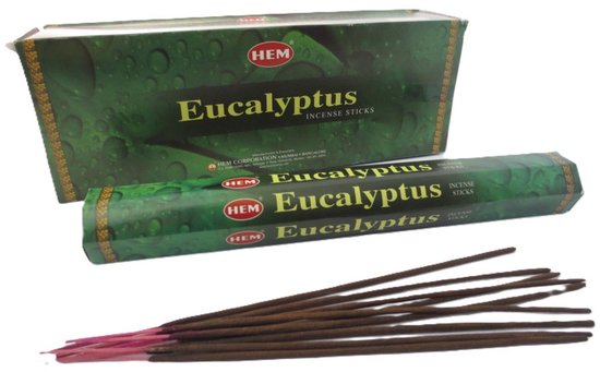 Een doos en een gesloten verpakking met eucalyptus geur wierook, met 10 losse wierookstokjes.