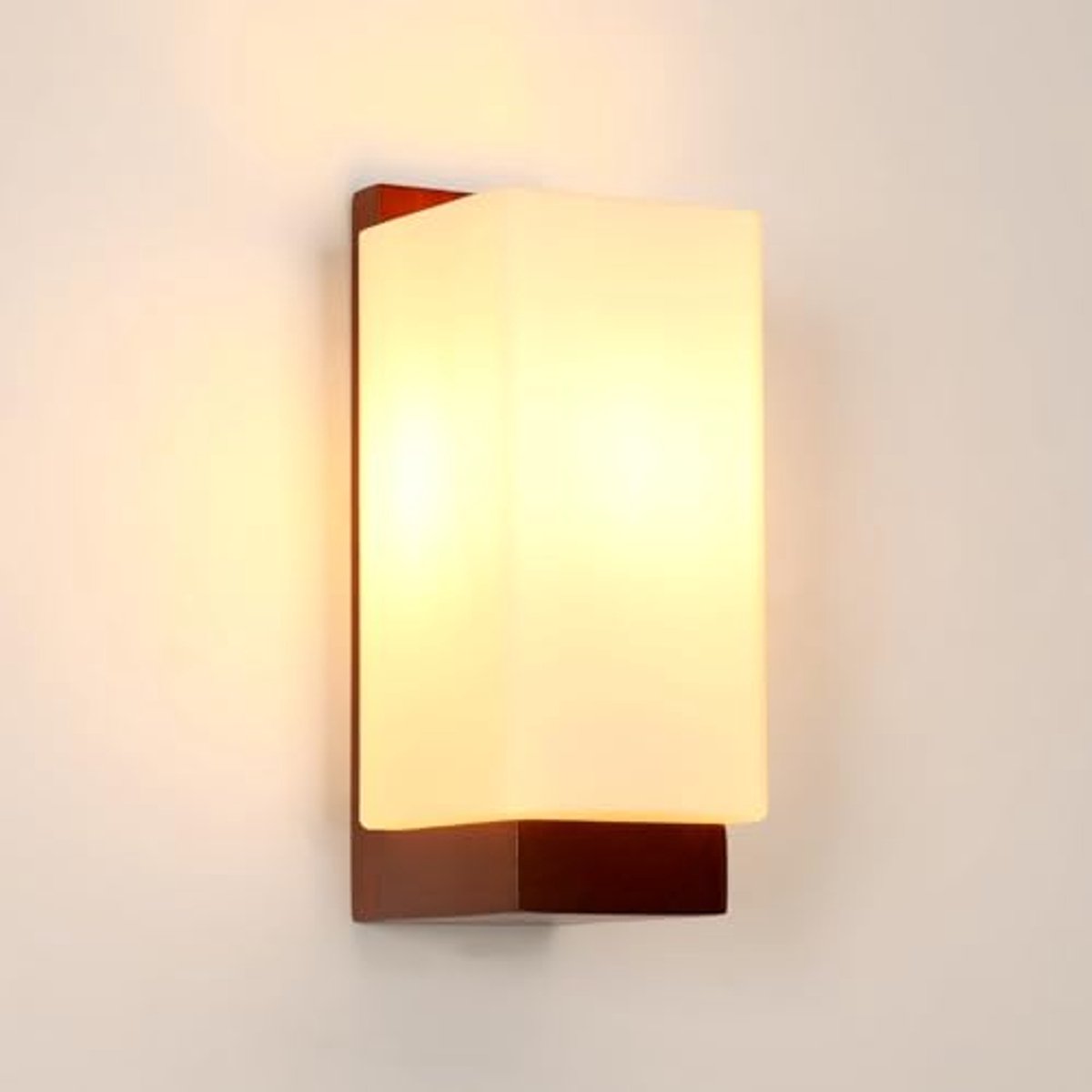 Moderne Vintage Wandlamp van Hout met Glazen Lampenkap voor Binnen