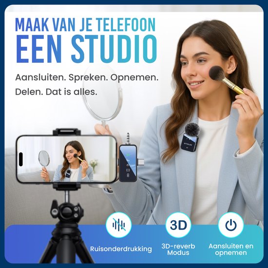 Femme avec pinceau de maquillage, téléphone avec microphone et miroir
