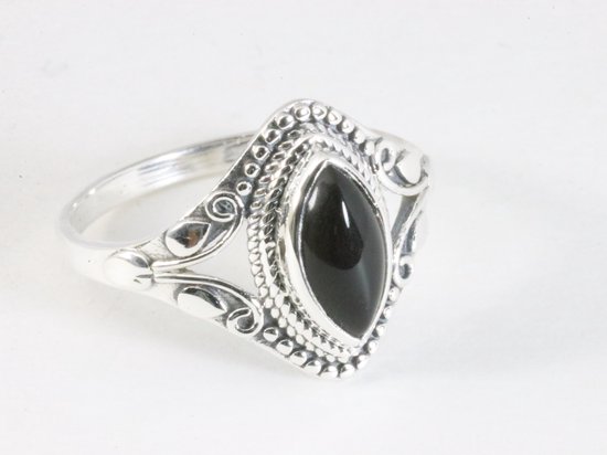 Bague en argent finement travaillée avec onyx - taille 16