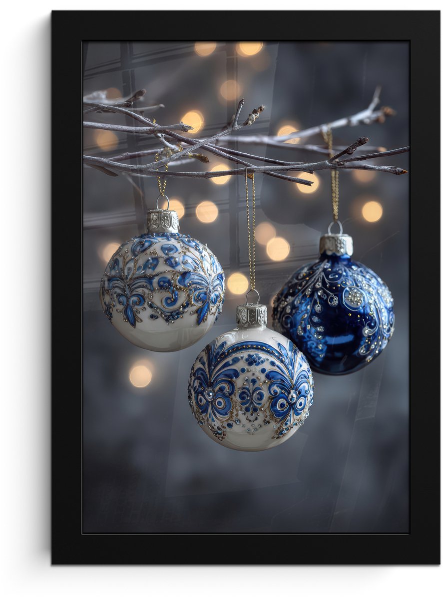 FrameYourWall Poster in lijst - Fotolijst 20x30 cm - Posters - Kerstbal - Versierd - Blauw - Posterlijst zwart - Decoratie - Wanddecoratie woonkamer - Muurdecoratie slaapkamer - Kerstversiering - Kerstdecoratie voor binnen - Kerstmis