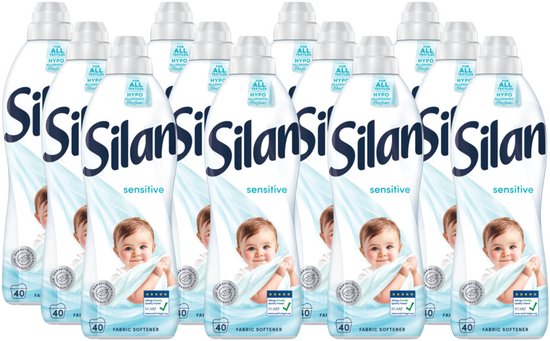 Rangée de douze bouteilles Silan Sensitive avec une image de bébé. Pour tous types de textiles, hypoallergénique, parfum.