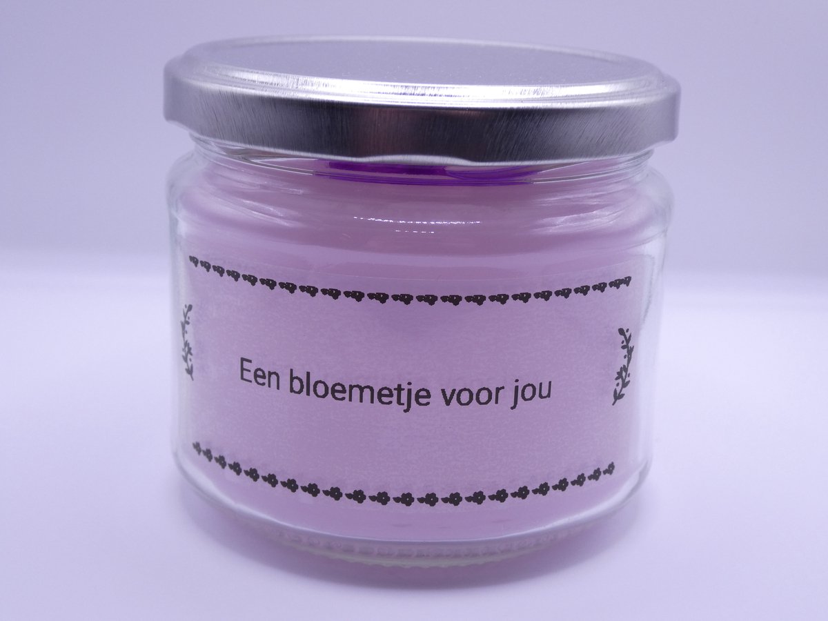 Kaars in pot. Een bloemetje voor jou.