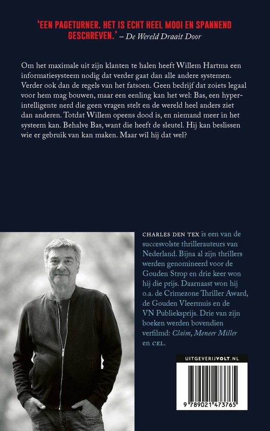 Charles den Tex, auteur van thrillers, met een grijze trui en spijkerbroek.