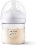 Philips Avent babyfles van 125 ml, gevuld met melk, met witte speen en transparante dop.
