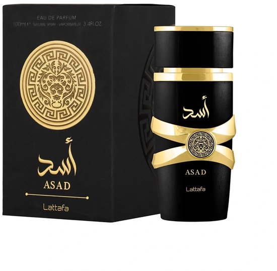 Boîte et flacon noirs avec des détails dorés. Le flacon présente une bande dorée et le texte 'ASAD' en lettres arabes dorées.