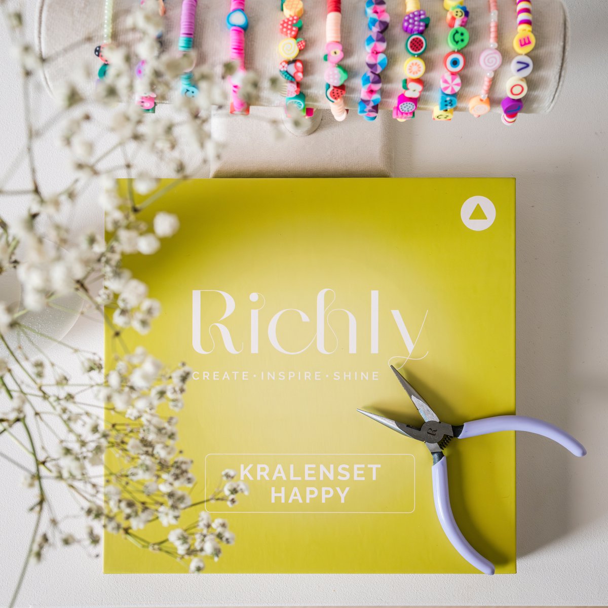 Richly® Kralen set Happy - Armbandjes maken meisjes - gratis E-BOOK - Complete set - Gouden RVS-accessoires - Sieraden Maken meisjes - Luxe verpakking - Knutselen Meisjes - Met 17 soorten polymeerkralen - Kralenketting - Bedels - Knutselen meisjes — afbeelding 9
