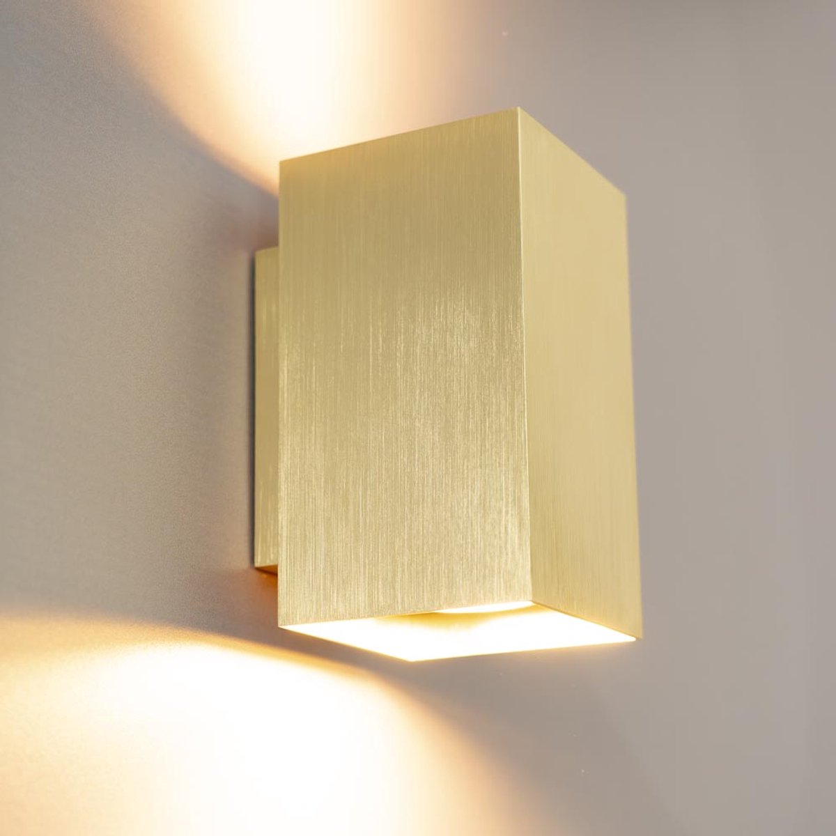HOFTRONIC – Cometa oro rechthoekige wandlamp – Up and downlight – Dimbaar – GU10 fitting – Geborsteld goud aluminium – IP20 – Muurlamp binnen, wandverlichting binnen, gouden wandlamp