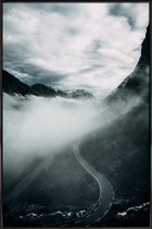 JUNIQE - Poster in kunststof lijst Misty Roads -30x45 /Grijs & Wit