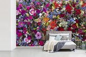 Behang - Fotobehang Een bloemdessin met felle kleuren - Breedte 330 cm x hoogte 220 cm