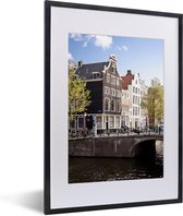 Fotolijst incl. Poster - Grachtenpanden in Amsterdam naast een brug - 30x40 cm - Posterlijst