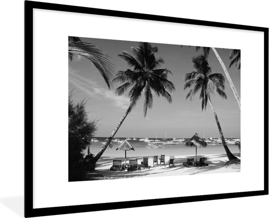Fotolijst incl. Poster Zwart Wit- Palmbomen en ligstoelen op het strand van Boracay - zwart wit - 90x60 cm - Posterlijst
