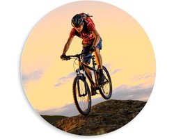 Forex Wandcirkel – Wielrenner in de Bergen – 80x80cm Foto op Wandcirkel (met ophangsysteem) Forex Wandcirkel – Wielrenner in de Bergen – 80x80cm Foto op Wandcirkel (met ophangsysteem)