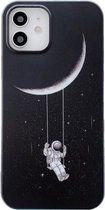 Astronaut en planeetpatroon TPU schokbestendig beschermhoesje voor iPhone 12/12 Pro (Swing Astronaut)