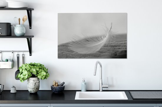 Tableau sur toile Gros plan d'une plume tourbillonnante - 60x40 cm - Décoration murale