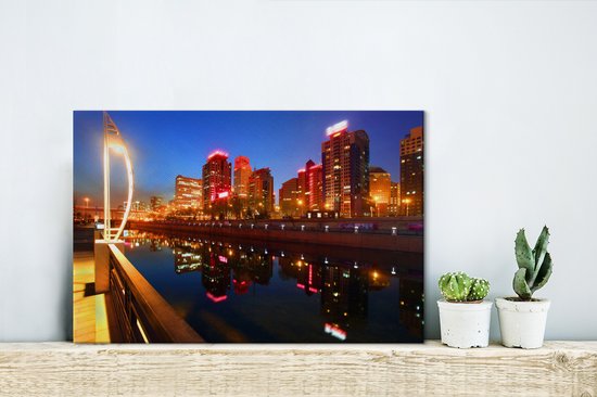 Canvas Schilderij Weerspiegeling van een skyline in een gracht - 30x20 cm - Wanddecoratie