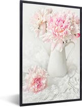 Image encadrée - Nature morte fleurs en carafe cadre photo noir sans passe-partout 40x60 cm - Affiche encadrée (Décoration murale salon / chambre)