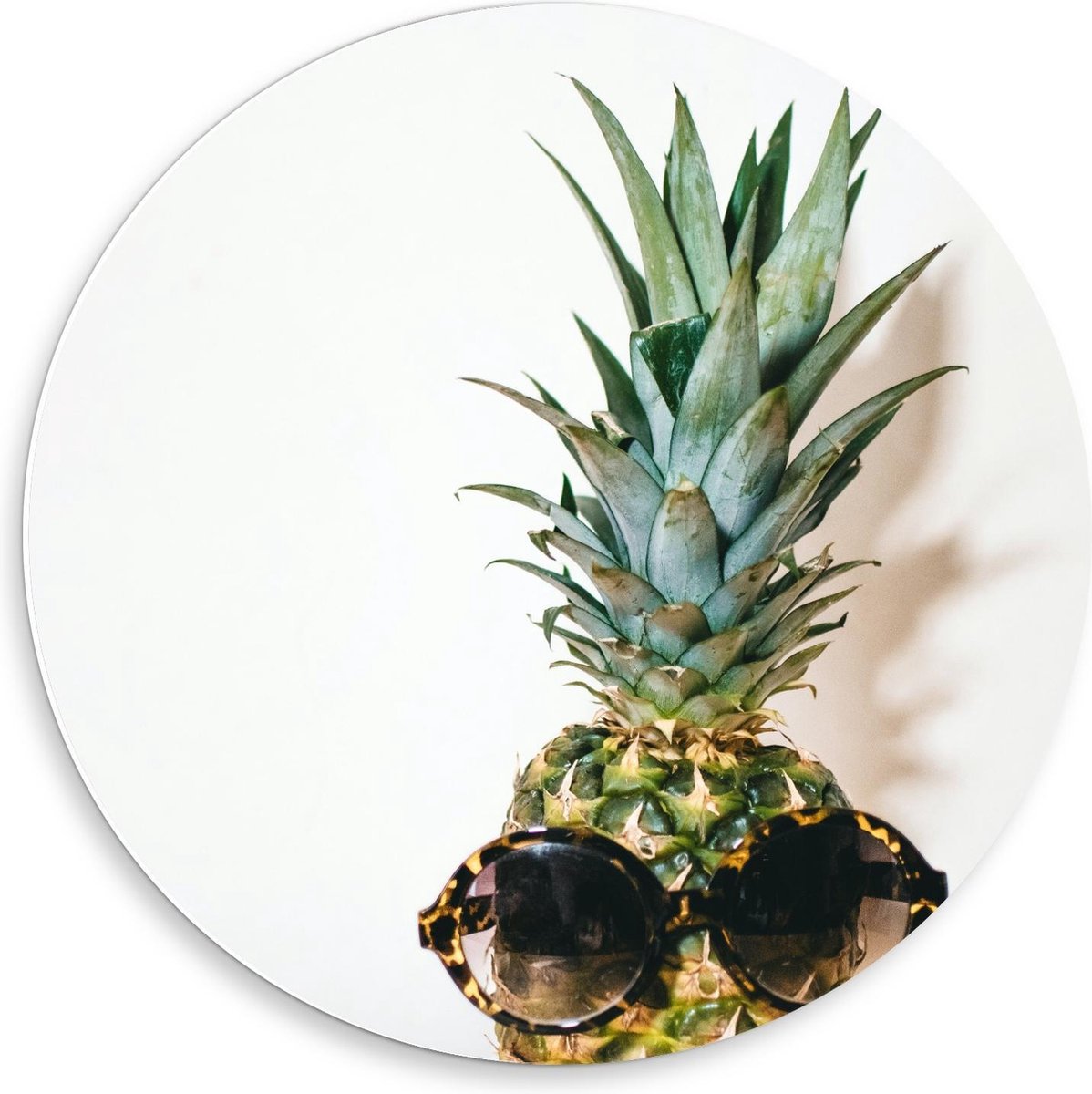 Forex Wandcirkel - Ananas met Hippe Zonnebril - 50x50cm Foto op Wandcirkel (met ophangsysteem)