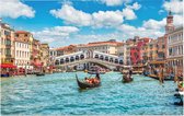 Gondeliers voor de Rialtobrug in zomers Venetië,  - Foto op Forex - 45 x 30 cm