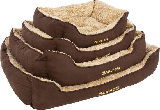 Stapel van vier bruine hondenmanden met beige pluche voering.