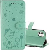 Voor iPhone 11 Cat Bee Embossing Pattern Schokbestendige horizontale flip lederen tas met houder & kaartsleuven & portemonnee (groen)