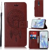 Voor OnePlus 8 Windgong Uil Embossing Patroon Horizontale Flip lederen hoes, met houder & kaartsleuven & portemonnee (bruin)