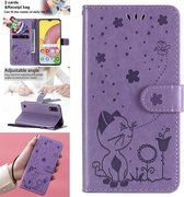 Voor Samsung Galaxy A01 Kat Bee Embossing Patroon Schokbestendig Horizontaal Flip Leren Hoesje met Houder & Kaartsleuven & Portemonnee (Paars)