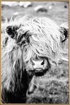 JUNIQE - Poster met kunststof lijst Moo-dy teen -20x30 /Wit & Zwart