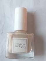 Catrice provocatrice nail lacquer C02 mauve magnifique