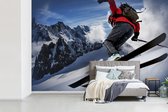 Papier peint photo peint photo vinyle - Un skieur fait un virage sur le Mont Blanc largeur 390 cm x hauteur 260 cm - Tirage photo sur papier peint (disponible en 7 tailles)