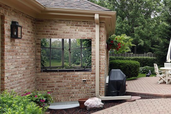 Affiche de jardin Out of the window - Vieille fenêtre envahie 120x80 cm - Toile de jardin / Toile d'extérieur / Peintures d'extérieur (décoration de jardin)