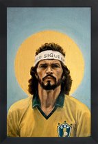 JUNIQE - Poster in houten lijst Football Icon - Sócrates -30x45 /Blauw