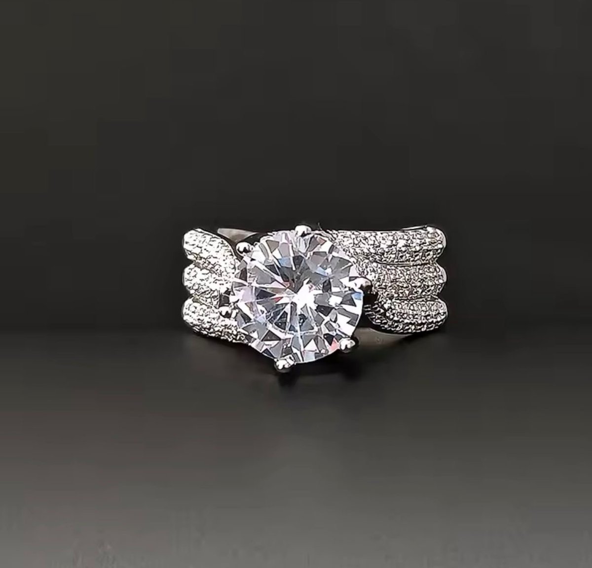 Dames Ring - Zilver Kleur met Zirkonia - diameter 19 mm