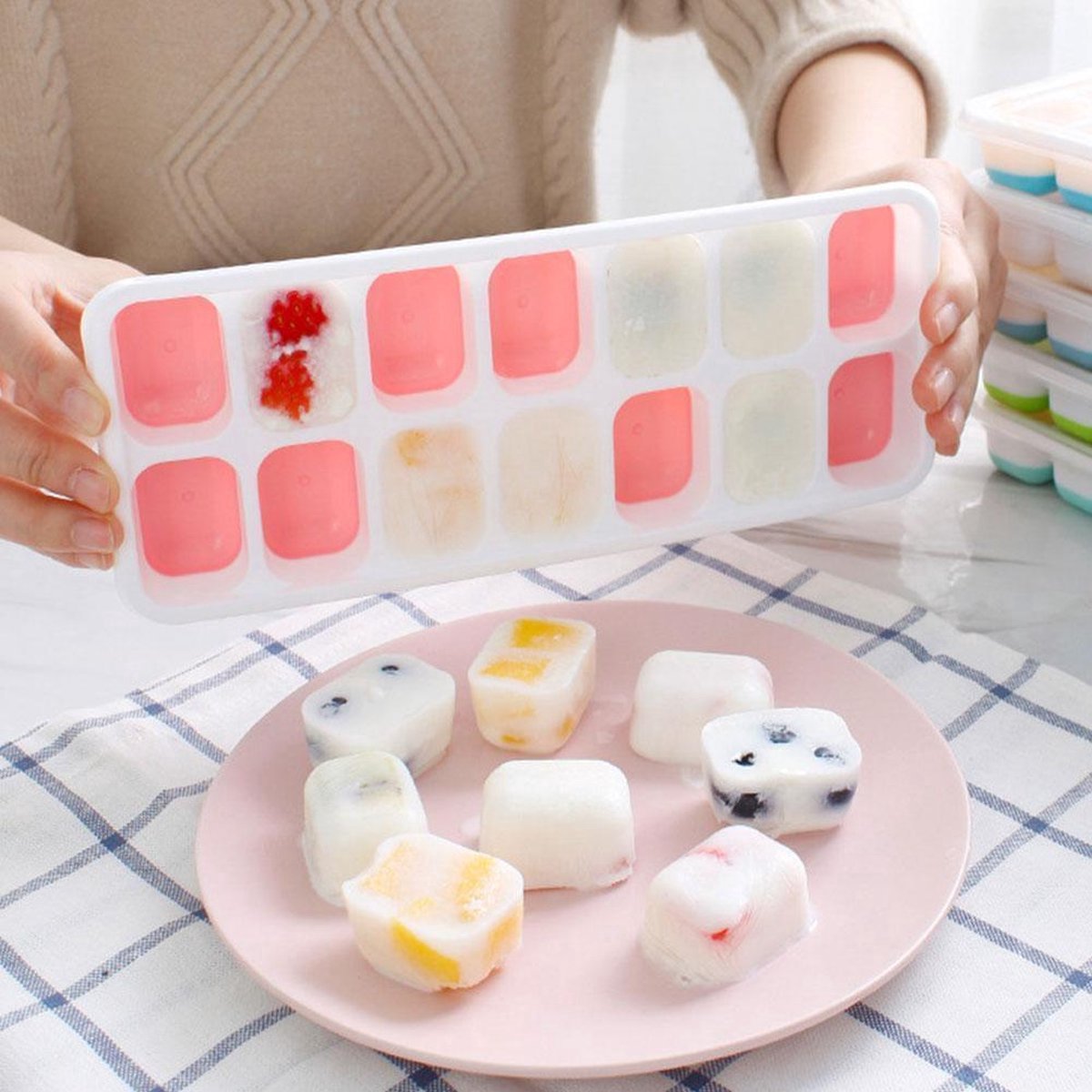 Scoby - IJsblokjes Vorm - Siliconen Mal - Icecubes - 14 Blokjes - Vierkant - 17x11 cm - Wit Roze