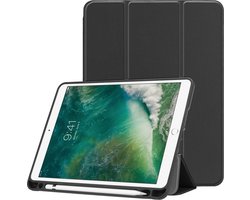 imoshion Tablet Hoes - Geschikt voor iPad Air 2 (2014) / Air 1 (2013) / 6e generatie (2018) 9.7 inch / 5e generatie (2017) 9.7 inch - Trifold Bookcase - Zwart