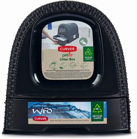 Zwarte Curver kattenbak met lade en vlechtwerktextuur, met een label met 'recycled plastic'.