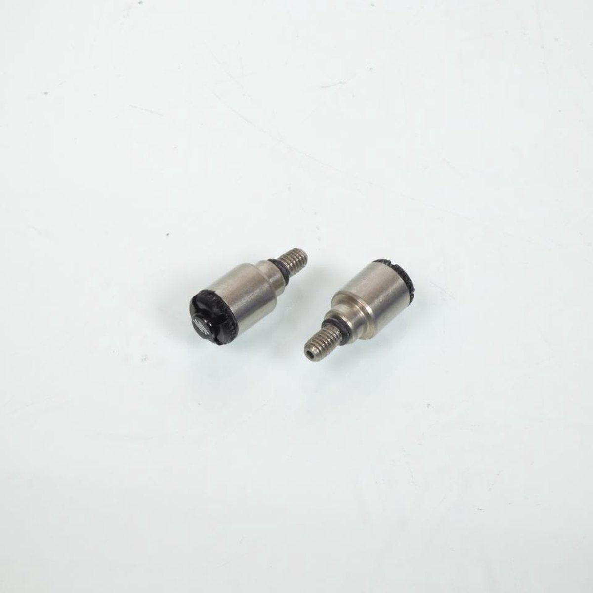 Paire purgeur de fourche noir Scar M4x0.7 pour fourche moto WP Marzocchi Ohlins