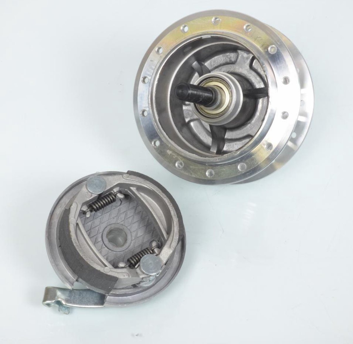 voorvelg naaf 28 spaken as Ø12mm voor peugeot 103 sp bromfiets type leleu