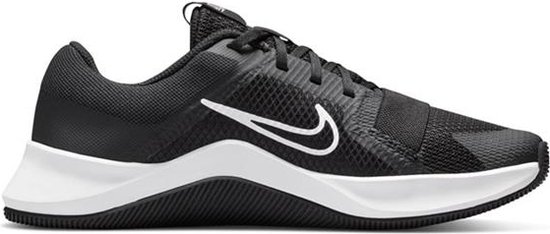 Zwarte Nike sportschoen met witte zool en witte swoosh.