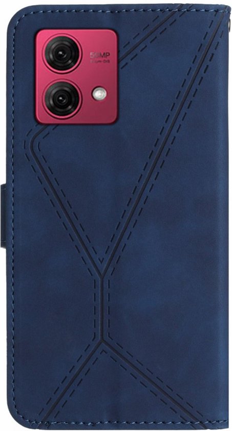 Donkerblauwe telefoonhoes met geometrisch stikselpatroon en camera-uitsparing.