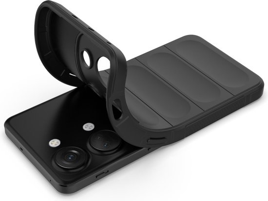 Coque de téléphone noire avec un design côtelé à l'arrière, le téléphone en dessous.