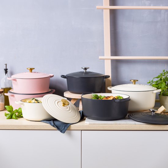 BK Bourgogne Braadpan Gietijzer 28cm/6.7l - inductie braadpan - gietijzeren braadpan - ovenbestendig tot 230 graden - deksel met druipringen - wit geëmailleerde binnenkant - Cream White