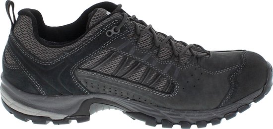 Donkergrijze lage wandelschoen met Gore-Tex. Suede en mesh bovenwerk met vetersluiting.