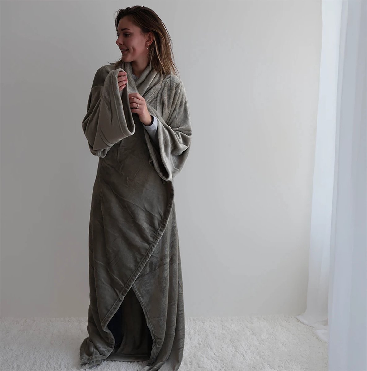Zest - Deken met mouwen Taupe - 200 x 140 cm - Hoodie deken dames en heren - Super zacht - pluist niet - fleeceplaid met mouwen - fleecedeken — cadeau in Wonen & Interieur - foto 2
